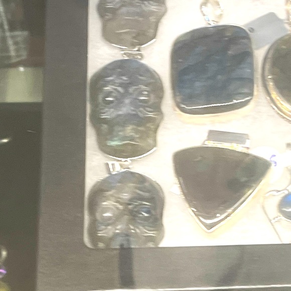 Laberdite skull and 20 inch hand made silver hook loop chain